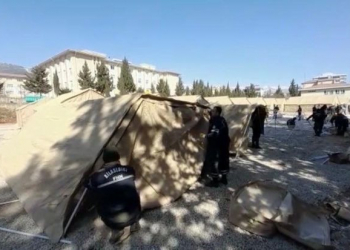 FHN Kahramanmaraşda daha üç ünvanda növbəti çadır şəhərcikləri qurub - Foto, Video