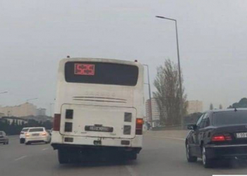 58 yaşlı qadın avtobusun altında qalıb öldü