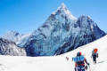 50 yaşlı Kenton Kul 18-ci dəfə Everesti fəth edib