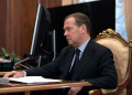 Medvedev: “Rusiya Ukrayna ərazisinə nüvə zərbəsi endirə bilər”